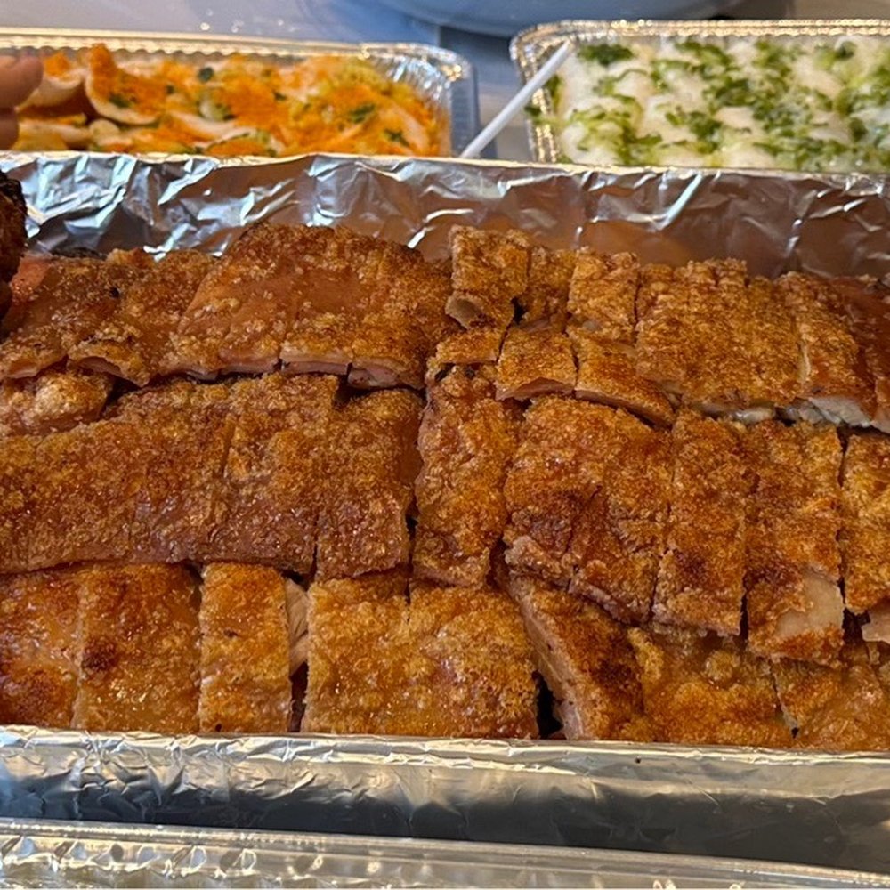 Crispy, crunch skin pre-cut bbq pig Crispy, crunch skin pre-cut bbq pig