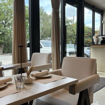 Pasta e Basta - Interior seating - Italian Near Me - Miami, Florida