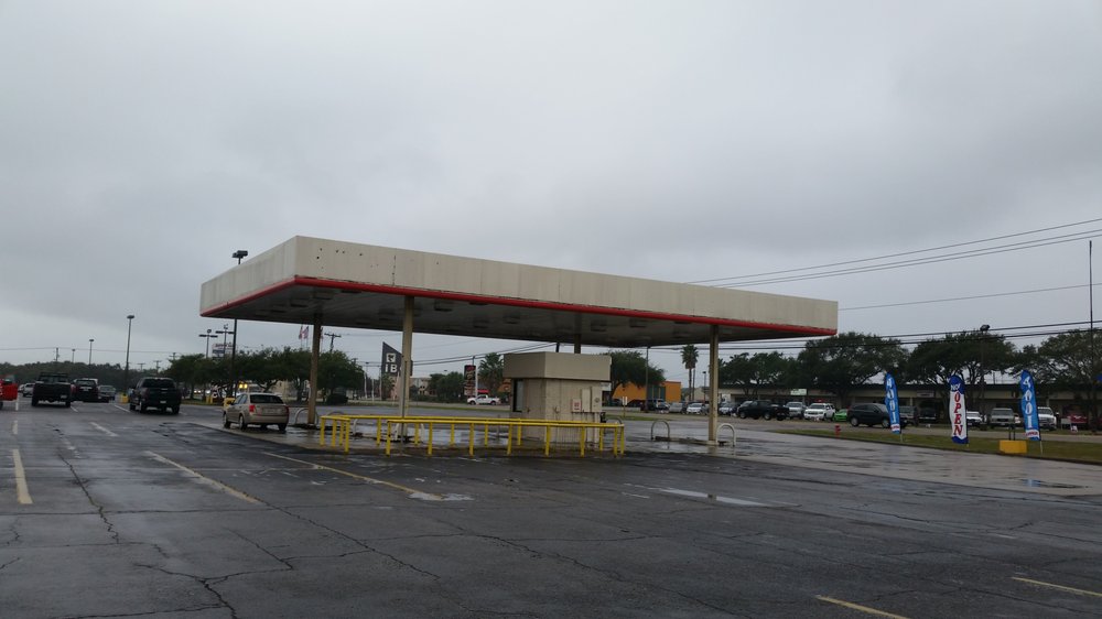 HARBOR OAKS Updated September 2024 11 Photos 2744 Texas 35