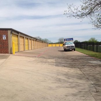Extra Space Storage - 3786_Drive Up Units - Self Storage Near Me - Bedford, Texas Extra Space Storage - 3786_Drive Up Units - Self Storage Near Me - Bedford, Texas