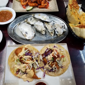 El 30 Mariscos - Half a dozen of fresh oysters and garlic bread on the side. My gf had the shrimp plate. Forgot what it's called lol - Seafood Near Me - Oxnard, California El 30 Mariscos - Half a dozen of fresh oysters and garlic bread on the side. My gf had the shrimp plate. Forgot what it's called lol - Seafood Near Me - Oxnard, California