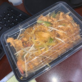 Muay Thai Kitchen - Chicken pad Thai w/shrimp - Thai Near Me - San Marcos, California
