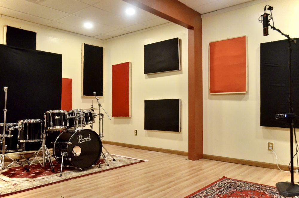 BREAKTHROUGH SOUNDS RECORDING STUDIO Updated September 2024 7605
