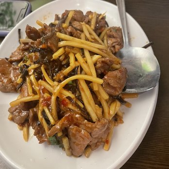Spy C Cuisine - Garlic sauce style beef - Chinese Near Me - Forest Hills, New York Spy C Cuisine - Garlic sauce style beef - Chinese Near Me - Forest Hills, New York