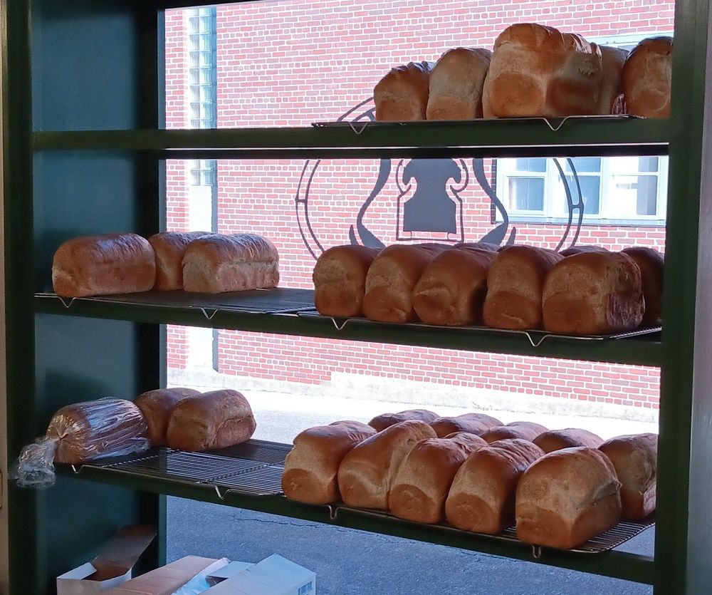 The Loaf And Ladle Pantry Logo