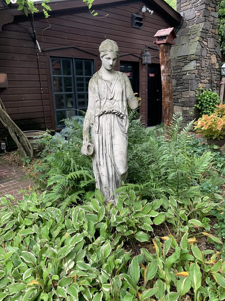 FARNSWORTH HOUSE BED & BREAKFAST Updated September 2024 12 Photos 2416 E Run Rd, Marion