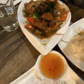 Gig Harbor Thai Cuisine - Crispy Garlic Chicken - Thai Near Me - Gig Harbor, Washington Gig Harbor Thai Cuisine - Crispy Garlic Chicken - Thai Near Me - Gig Harbor, Washington