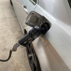 Shell - Pumping gas