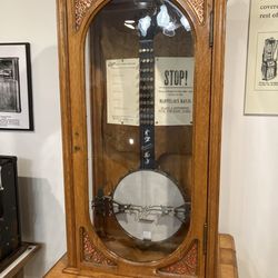 Virginia Musical Museum - Coin operated automatic banjo!
