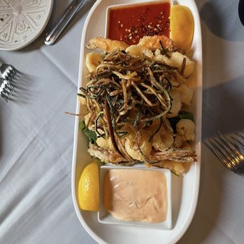 Baldanza at the Schoolhouse - Calamari & shrimp w/fried zucchini straws - New American Near Me - Wilton, Connecticut