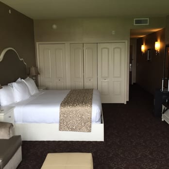 AmishView Inn & Suites - King size bed adult only room - Hotels Near Me - Bird In Hand, Pennsylvania