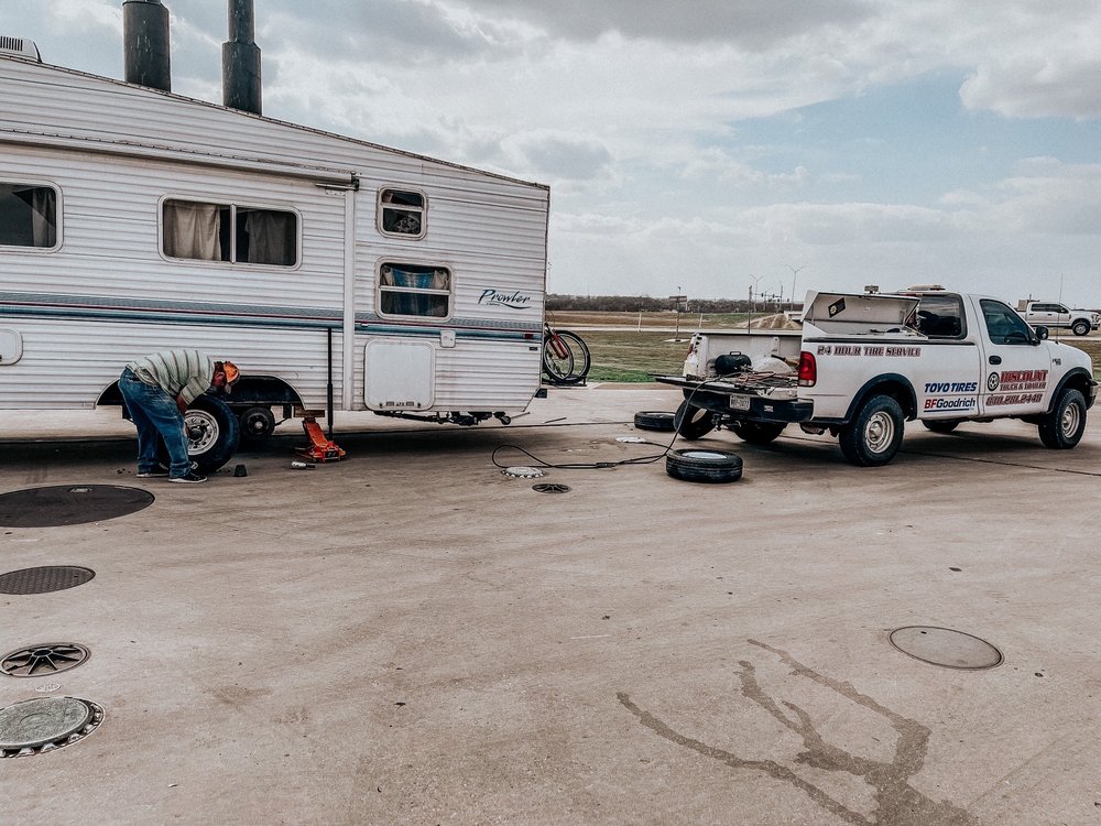 DISCOUNT TRUCK & TRAILER Updated October 2024 17 Photos 3222 E State Hwy 97, Pleasanton