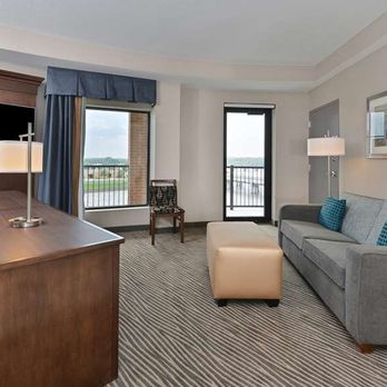 Hampton Inn & Suites Des Moines Downtown - Guest room - Hotels Near Me - Des Moines, Iowa Hampton Inn & Suites Des Moines Downtown - Guest room - Hotels Near Me - Des Moines, Iowa