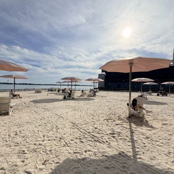 Sugar Beach - Beaches Near Me - Toronto, Ontario Sugar Beach - Beaches Near Me - Toronto, Ontario