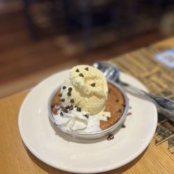 BJ's Restaurant & Brewhouse - Chocolate Chunk Pizookie