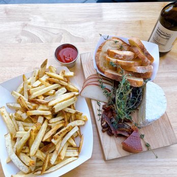 Magpie Cafe - Fries, cheese board - New American Near Me - Sacramento, California Magpie Cafe - Fries, cheese board - New American Near Me - Sacramento, California