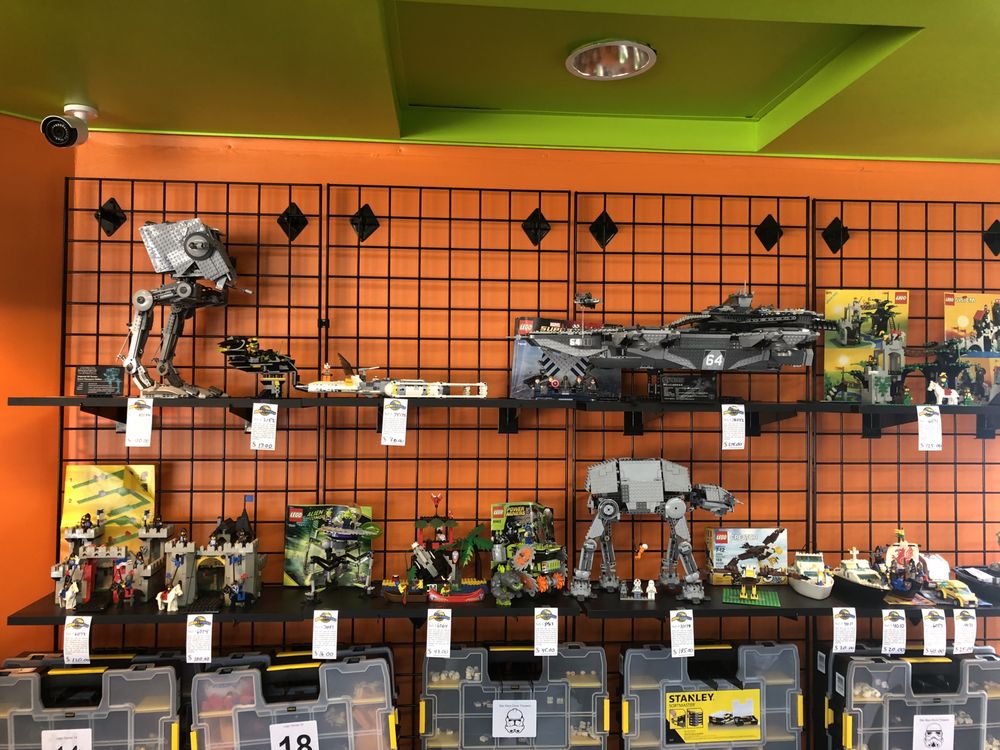 BRICKS & MINIFIGS Toy Stores 204 E Geneva Rd, Wheaton, IL Phone