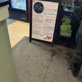 Pizza on Main - Pizza Near Me - Morrisville, Vermont