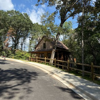 Carolina Builder Services - Sanctuary Village custom mid-size home - General Contractors Near Me - Franklin, North Carolina Carolina Builder Services - Sanctuary Village custom mid-size home - General Contractors Near Me - Franklin, North Carolina