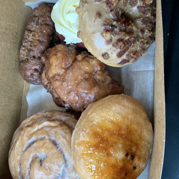 Holtman's Donuts - Maple bacon, Creme brûlée, apple fritter, dunking donut, red velvet - Donuts Near Me - West Chester, Ohio Holtman's Donuts - Maple bacon, Creme brûlée, apple fritter, dunking donut, red velvet - Donuts Near Me - West Chester, Ohio