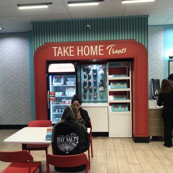 Cinnabon Swirl - Indoor seating - Bakeries Near Me - Pasadena, California