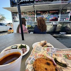 Birrieria Sinaloa - Mulita, consume, tacos de cabeza