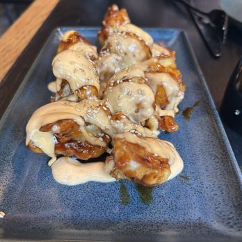 PLANTA Queen Chicago - FIRECRACKER WINGS - Sushi Bars Near Me - Chicago, Illinois PLANTA Queen Chicago - FIRECRACKER WINGS - Sushi Bars Near Me - Chicago, Illinois