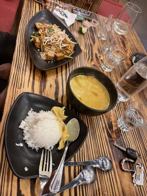 Lemongrass By Sip Saam Thai by null