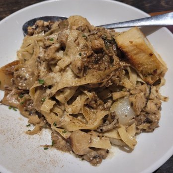 Pop's For Italian - Mushroom fettuccine - Italian Near Me - Ferndale, Michigan
