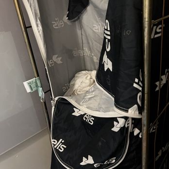 Hotel Dress Code & Spa - Laundry bags you have to squeeze past in hall entering "spa" - Hotels Near Me - Paris, 75