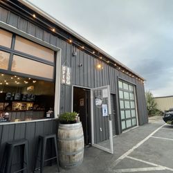 Bubba J's BBQ - Outside seating area