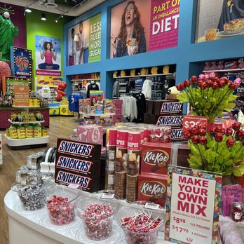 it'sugar - Candy Stores Near Me - New York, New York