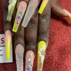 TV Nails