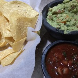 Mi Mexico Lindo - Guacamole, salsa and chips