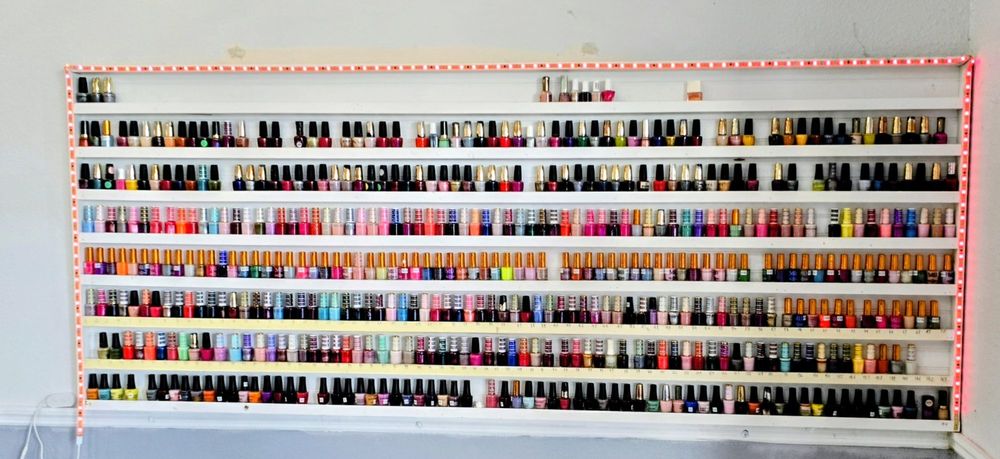 VN Nails Logo