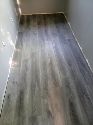 D&L Full Service Carpenter Logo