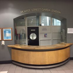 Pearse Street Garda Station - Der Empfangsbereich.