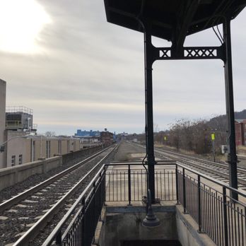 NJ Transit - Paterson Station - View from the station's platform, showing the southern tracks. Left = northbound trains, right = southbound trains. (12/9/2018) - Train Stations Near Me - Paterson, New Jersey