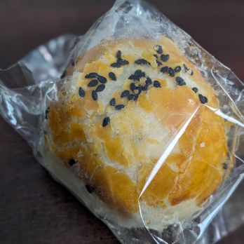 Mee Sum Pastry - Sesame Seeds and Egg Wash on the pastry - Seafood Near Me - Seattle, Washington Mee Sum Pastry - Sesame Seeds and Egg Wash on the pastry - Seafood Near Me - Seattle, Washington