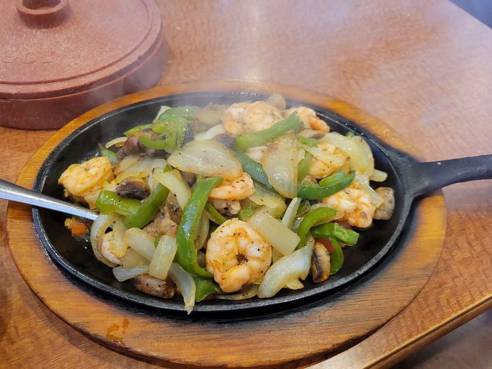Mis Tres Amigos Mexican Restaurant — Mexican restaurant in Lakewood
