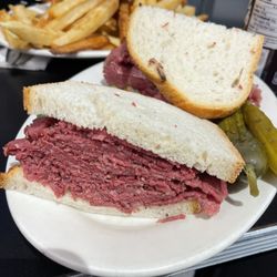 Pastrami Queen - Corned Beef