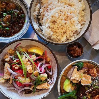 Spoon & Pork - Mushroom salpicao, garlic fried rice, pork sisig, kare kare - Filipino Near Me - Los Angeles, California Spoon & Pork - Mushroom salpicao, garlic fried rice, pork sisig, kare kare - Filipino Near Me - Los Angeles, California