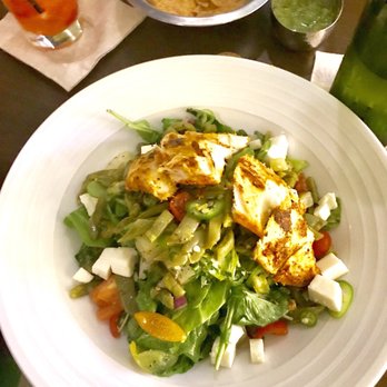 Hugo's Invitados - Heirloom tomato and napolas (cactus) salad with chicken. Definitely a do over! - Seafood Near Me - Irving, Texas Hugo's Invitados - Heirloom tomato and napolas (cactus) salad with chicken. Definitely a do over! - Seafood Near Me - Irving, Texas