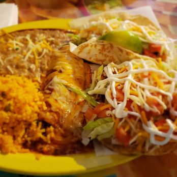 Fiesta Garibaldi - Combination dinner plate - Mexican Near Me - Milwaukee, Wisconsin