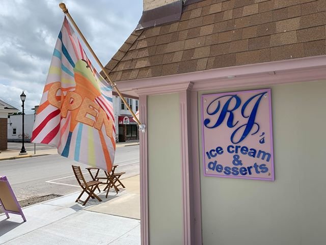 RJ's Ice Cream & Desserts Logo