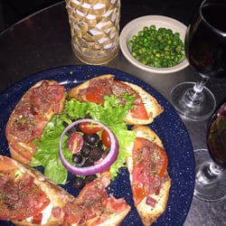 Rumba - Tapas Andaluz y dos copas de vino tinto de la casa por $100