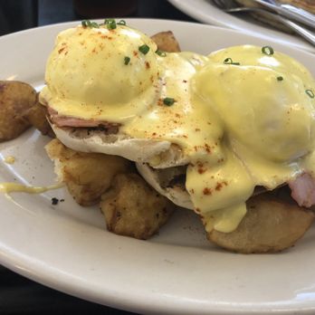 Raymond's - Eggs Benedict - Comfort Food Near Me - Ridgewood, New Jersey