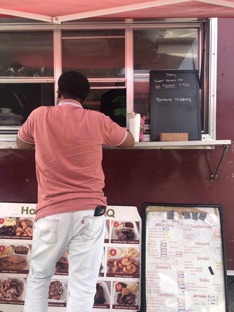 Howard's BBQ Photos