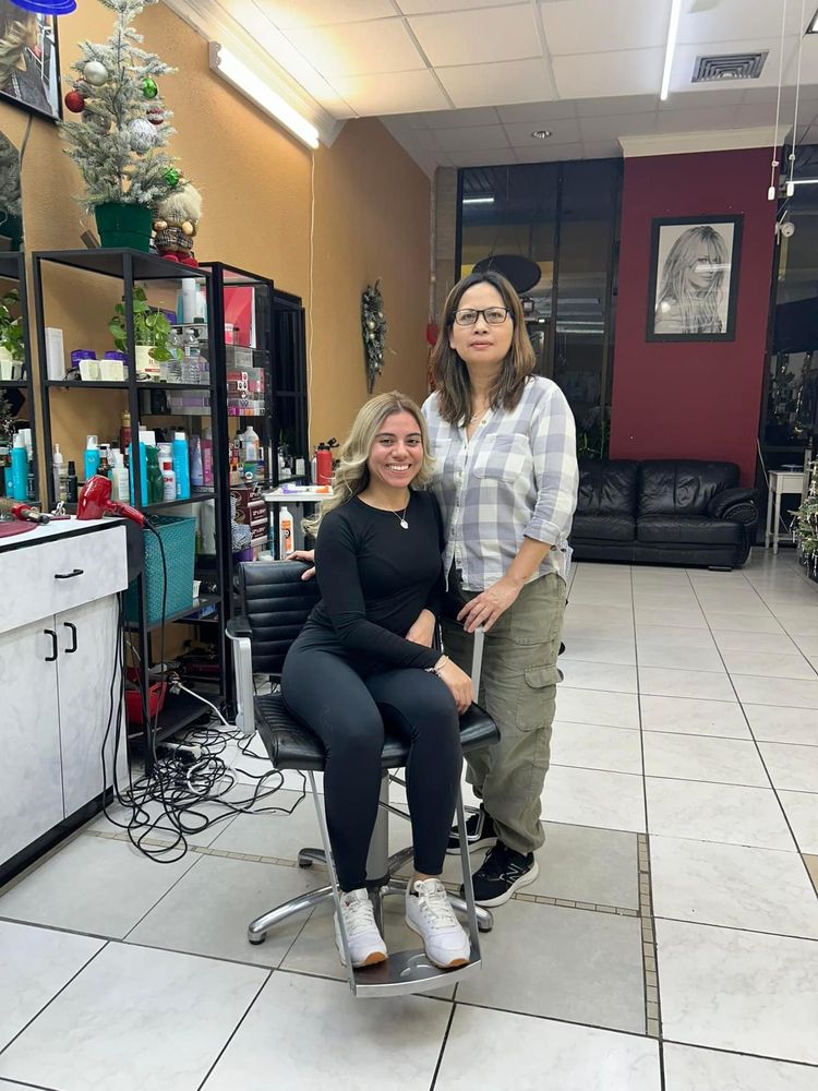 Tina Hair Stylish Logo