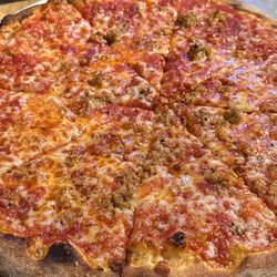 Axe House Tavern-Pigeon Forge - 12" Foundation sausage pizza